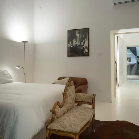 Plasma Piazza Plebiscito Неаполь